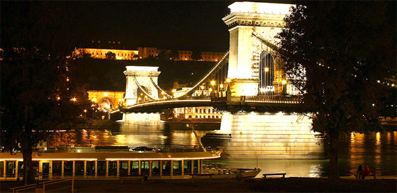 Заметки о Венгрии. Мосты Будапешта. Мост Сечени в Будапеште. Панорамы Будапешта. Ночная подсветка в Будапеште. Вечерняя Экскурсия по Будапешту на русском языке