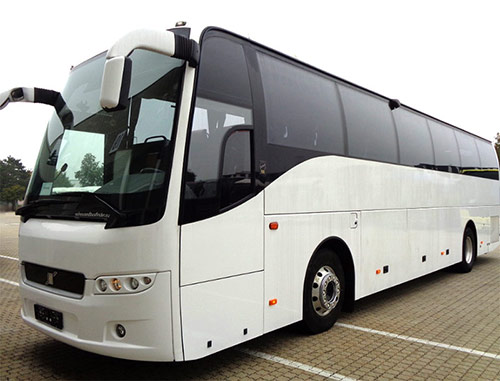 экскурсионный автобус Volvo 9500. Аренда туристического автобуса в Венгрии. Групповые автобусные экскурсии и трансферы для организованных групп.