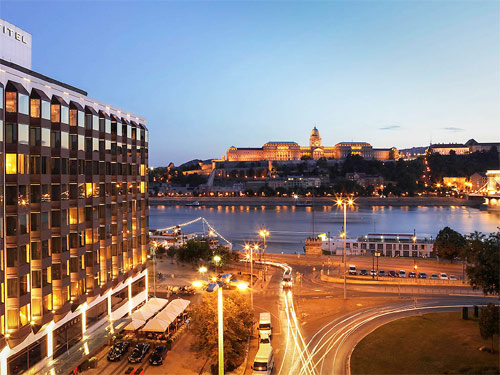 5* Отель Софител Цепной Мост Будапешт - 5* Sofitel Chain Bridge Budapest Hotel. Великолепный 5* отель SOFITEL в центре Будапешта. Завораживающий вид на Цепной мост, Дунай, Будайскую крепость и Королевский дворец