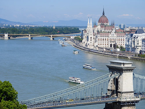 Теплоходная прогулка по Дунаю с чашечкой кофе. Речные круизы в Будапеште