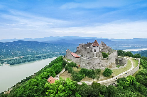 Budapest Sightseeing Flights with Helicopters. Book a Aircruise - Flight above Budapest. Fly above beautiful Budapest with stunning panoramic views. A birds eye view of the castle of Visegrád, King Matthias heaven