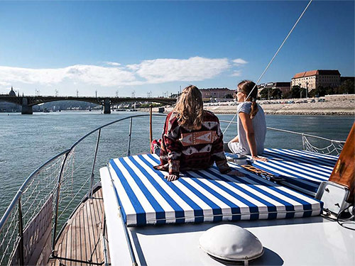 Аренда ретро кораблика для прогулки и частных мероприятий в Будапеште. ВИП программы в Будапеште. VIP tourism Budapest, MICE, эксклюзивные программы