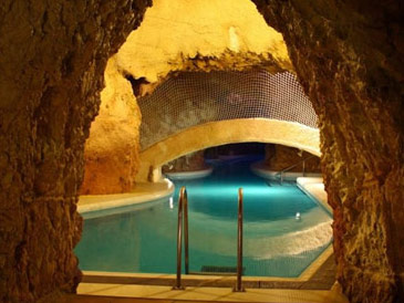 Пещерная купальня Мишкольцтапольца. Купание в пешерах. Лечебная пещера