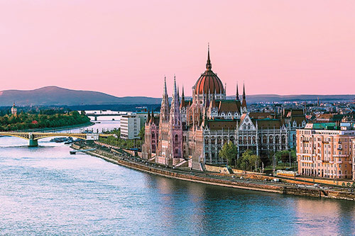 Best Budapest walking tour. Visit famous Budapest sites. Sightseeing, History & Cultural Heritage Tour