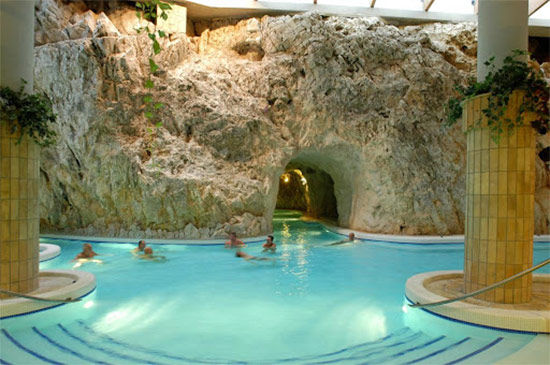 Пещерная купальня. Горячие источники Венгрии. Лечение, медицинские процедуры, отдых на курортах Венгрии