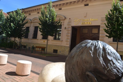 Отели в г Сегед (Szeged). Лечебные курорты Венгрии. Гостиницы с бассейнами, вэлнесс. Горячие источники Венгрии. Лечебные ванны.