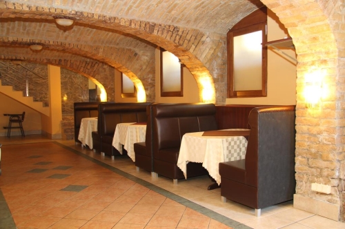 Отели в г Сегед (Szeged). Трансферы из аэропорта Будапешт. VIP трансферы. Гостиницы с бассейнами, вэлнесс.