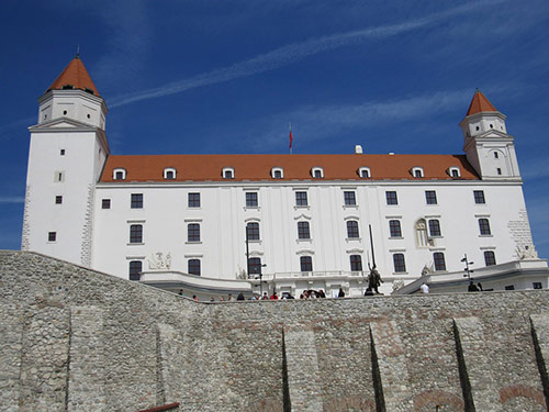 Вип трансфер в Братиславу из Будапешта. VIP transfer Budapest - Bratislava. В аэропорт Братиславы. В аэропорт Будапешт. Встреча в аэропорту