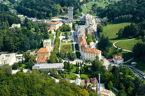 Premium transfer to Maribor. Mercedes S class, Premium, lux car. Заказать машину бизнес класса. Mercedes V class. Автобус для группы. Автобус из Братиславы. Mercedes Sprinter, coach, big bus, Mercedes Tourismo. отдых с семьей в Словении.