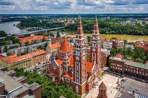 Visit the oldest tower in Szeged, Domotor Tower. When you visit Szeged it is a must to visit the Pick museum. You will be shown how the world famous Pick salami or Szeged wintersalami is made. Book the best pick-up and drop-off service from or to Budapest International Airport across the Hungary. You can book a first-class limousine service at affordable prices. Private Airport Transfers At Low Prices. Hire a luxury Limousine in Budapest.    .     . VIP   .     .     . VIP transfer. Mercedes V class.   .   . Mercedes Sprinter, coach, big bus, Mercedes Tourismo