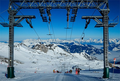 The Best Attractions In Kaprun · Tauern Spa · Bewegt - Ski & Sportcamp · Frost · St.Margareta Church · Familienberg Maiskogel · Sigmund-Thun-Klamm Meet and Greet at Budapest International Airport. Private transfer to hotel and accommodation within Austria. Select the best transfer option for you. How to book your transfer