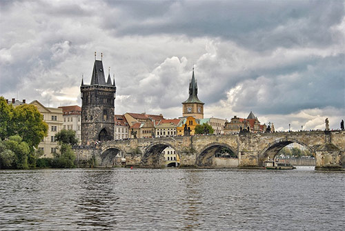 What to do in Prague? Besides the classic Prague sights, the Czech capital offers a number of exciting attractions.        (Prague) -  .  .   .  .  .  .     .     .  -   .    .     .     .      .     .     .    . VIP transfer Budapest  - Prague. From Budapest to VMaribor. Premium transfer to Prague. Mercedes S class, Premium, lux car.    . Mercedes V class.   .   . Mercedes Sprinter, coach, big bus, Mercedes Tourismo.      ,  .