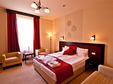 4* Aurum Hotel.  .    .