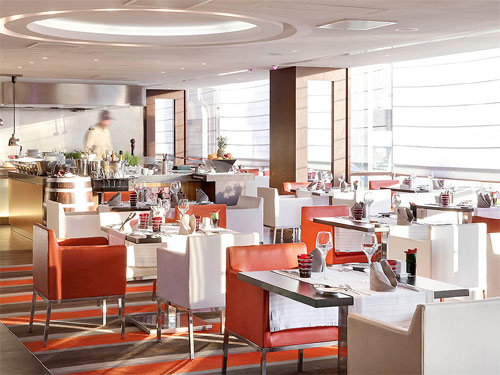 5* Отель Софител Цепной Мост Будапешт - 5* Sofitel Chain Bridge Budapest Hotel. Великолепный 5* отель SOFITEL в центре Будапешта. Завораживающий вид на Цепной мост, Дунай, Будайскую крепость и Королевский дворец