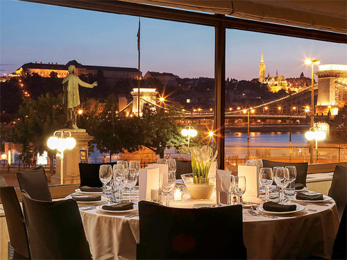 5* Отель Софител Цепной Мост Будапешт - 5* Sofitel Chain Bridge Budapest Hotel. Великолепный 5* отель SOFITEL в центре Будапешта. Завораживающий вид на Цепной мост, Дунай, Будайскую крепость и Королевский дворец