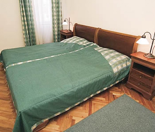    (Debrecen) 3*    ( ) - Civis Grand Hotel Aranybika