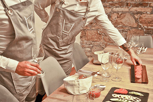 Palinka Experience Budapest- Taste the Hungarian Spirit! Visiting the one and only Palinka Experience and Bar. Budapests nightlife. Tasting new drinks