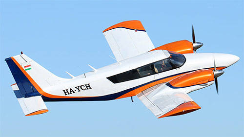 Piper Seneca aircraft. Budapest airtaxi. Private Jet.   .        , ,  . VIP . 