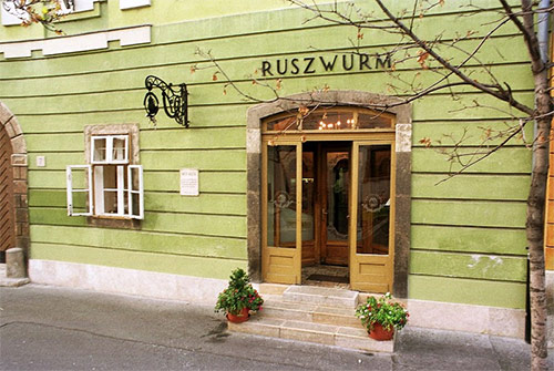  .       .  .    .  ruszwurm