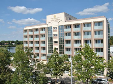 4* Hotel Delibab.  .    .