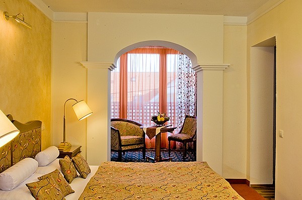   - Hotel Amira 4*.   .     .