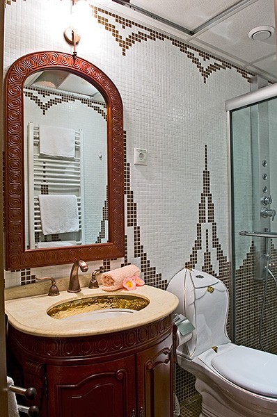   - Hotel Amira 4*.   .     .