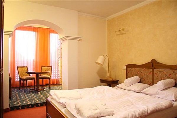   - Hotel Amira 4*.   .     .