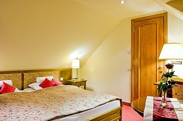   - Hotel Amira 4*.   .     .