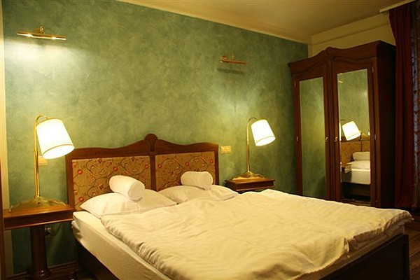   - Hotel Amira 4*.   .     .