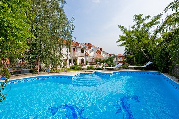   - Hotel Amira 4*.   .     .