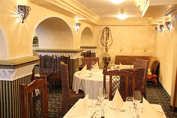   - Hotel Amira 4*.   .     .
