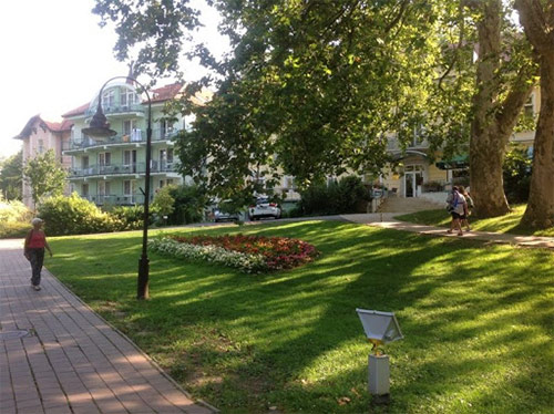 Отель Спа Хевиз - Hotel SPA Heviz 4*. Лечение и отдых в Хевизе. Купание в термальном озере Хевиз. Лечение и отдых в Хевизе. Купание в термальном озере Хевиз. Лечебные процедуры и курсы оздровления по рекомендации врача: лечебные ванны, грязевые аппликации, лечебные массажи