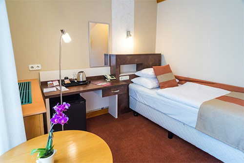 Отель Спа Хевиз - Hotel SPA Heviz 4*. Лечение и отдых в Хевизе. Купание в термальном озере Хевиз. Лечение и отдых в Хевизе. Купание в термальном озере Хевиз. Лечебные процедуры и курсы оздровления по рекомендации врача: лечебные ванны, грязевые аппликации, лечебные массажи