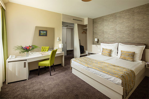    (Kehida). Kehida Termal Hotel 4*   , .   .  . 