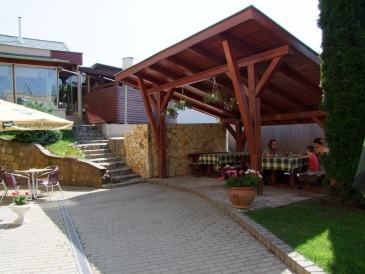     (Nyíregyháza).   , .   .  . 