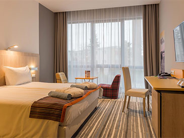 4* Park Inn Sarvar       .   