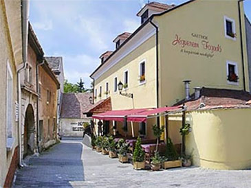 .     Jegverem, .   .     .      .   